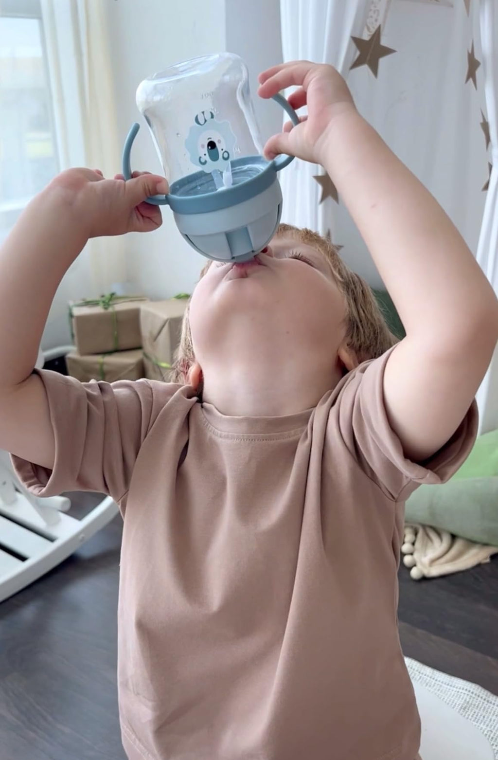 Sippy Cup for 6+ Months, Leak-Proof Baby/Toddler Water Bottle with Straw, BPA-Free Non Spill Water Bottle Kids Trainer with Handles, Ideal Baby/Toddler Drinking [Blue Design, 250ml]